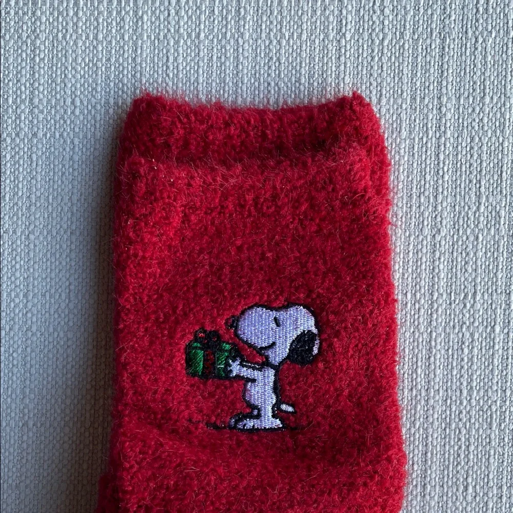 Calzedonia peanuts snoopy limited edition Red Fuzzy holiday Socks - one size